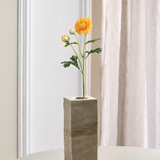 Luksus Ranunkel Real Touch orange i travertin vase