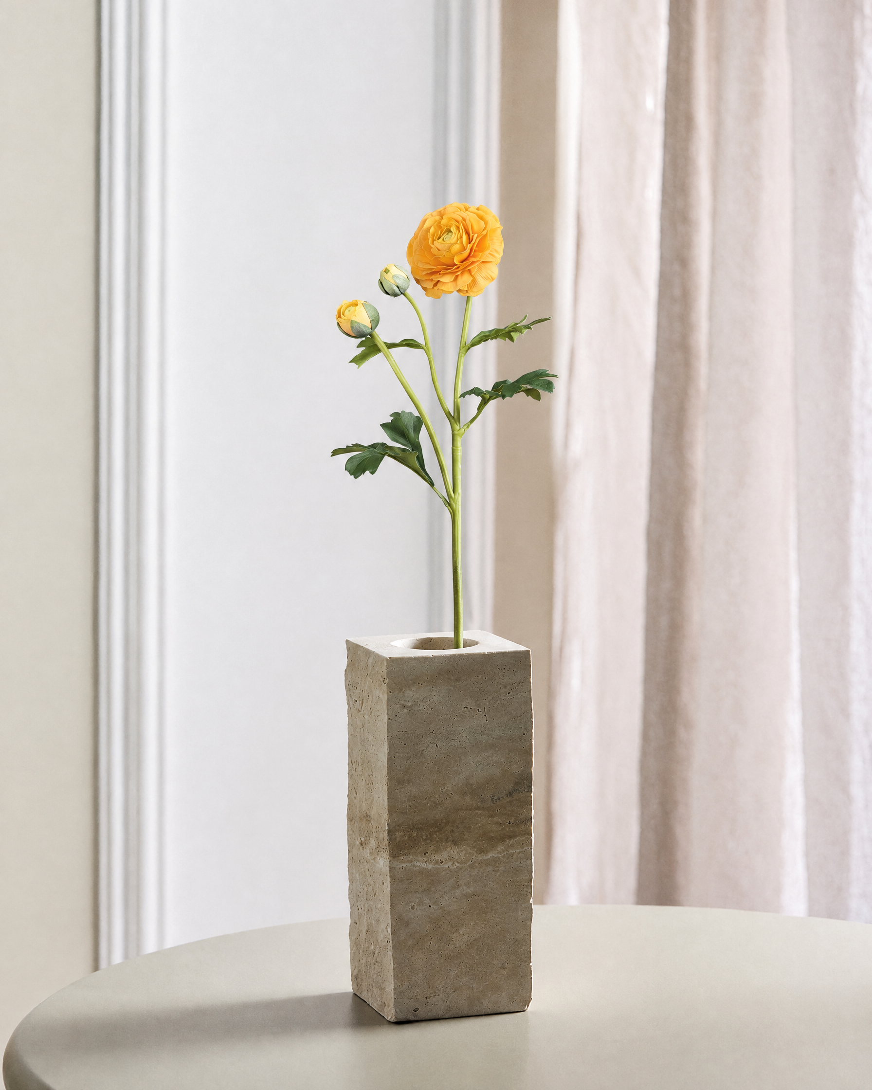 Luksus Ranunkel Real Touch orange i travertin vase